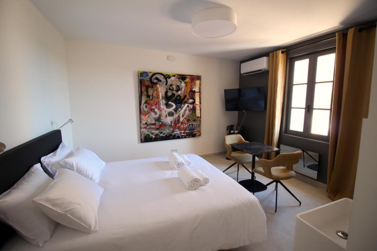 La Maison Des Vendangeurs - Table D'Hotes Le Soir Du Jeudi Au Dimanche- Jacuzzi - Balneo Spa - Acces Piscine Pour Toutes Les Chambres Sauf Studio Coquet- Piscine De Mai A Mi-Octobre Martignargues Exterior foto