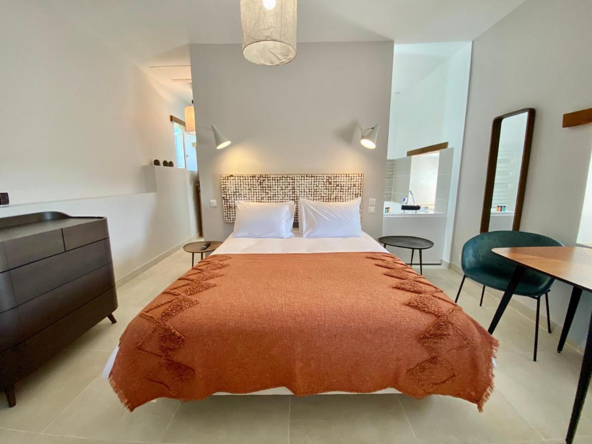 La Maison Des Vendangeurs - Table D'Hotes Le Soir Du Jeudi Au Dimanche- Jacuzzi - Balneo Spa - Acces Piscine Pour Toutes Les Chambres Sauf Studio Coquet- Piscine De Mai A Mi-Octobre Martignargues Exterior foto