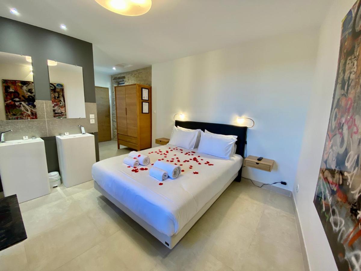 La Maison Des Vendangeurs - Table D'Hotes Le Soir Du Jeudi Au Dimanche- Jacuzzi - Balneo Spa - Acces Piscine Pour Toutes Les Chambres Sauf Studio Coquet- Piscine De Mai A Mi-Octobre Martignargues Exterior foto
