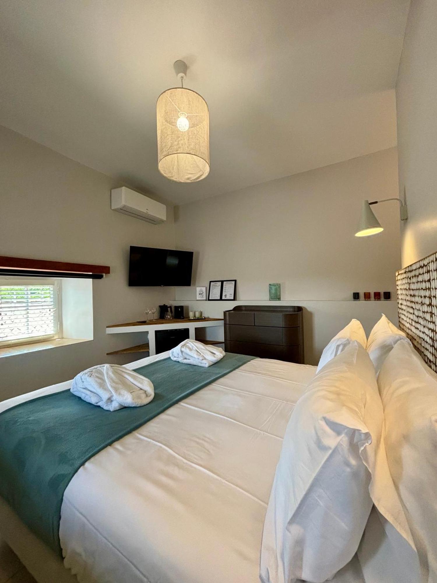 La Maison Des Vendangeurs - Table D'Hotes Le Soir Du Jeudi Au Dimanche- Jacuzzi - Balneo Spa - Acces Piscine Pour Toutes Les Chambres Sauf Studio Coquet- Piscine De Mai A Mi-Octobre Martignargues Exterior foto