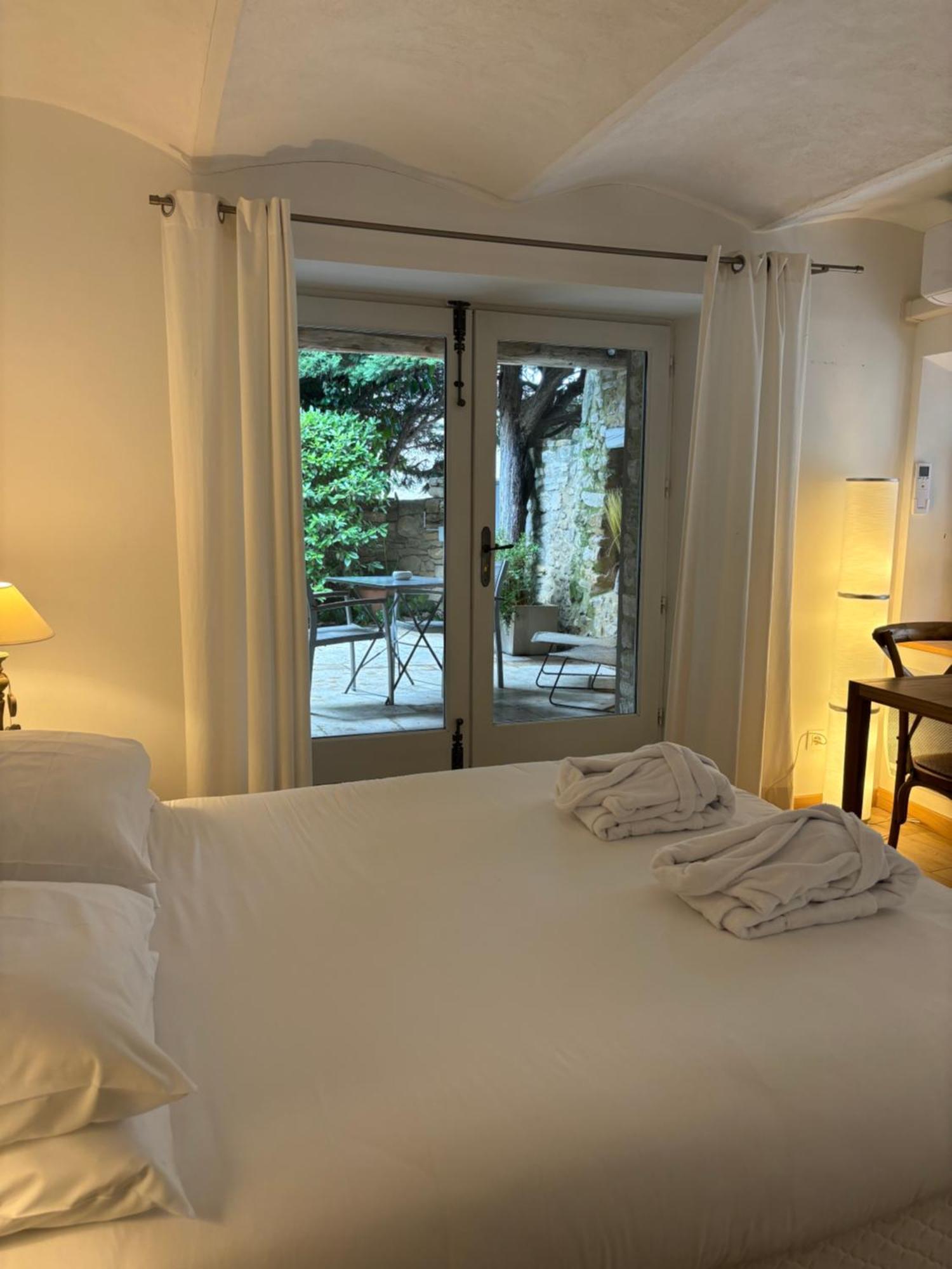 La Maison Des Vendangeurs - Table D'Hotes Le Soir Du Jeudi Au Dimanche- Jacuzzi - Balneo Spa - Acces Piscine Pour Toutes Les Chambres Sauf Studio Coquet- Piscine De Mai A Mi-Octobre Martignargues Exterior foto