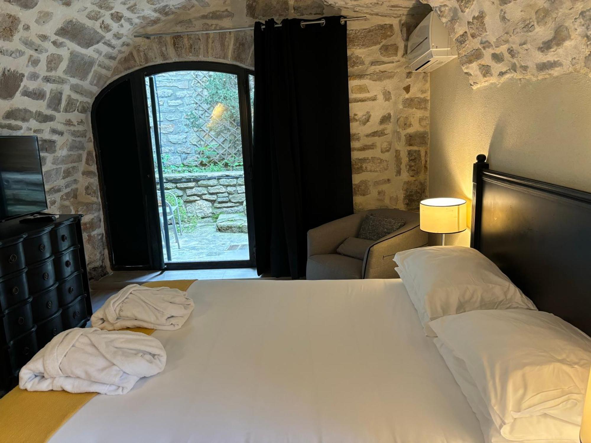 La Maison Des Vendangeurs - Table D'Hotes Le Soir Du Jeudi Au Dimanche- Jacuzzi - Balneo Spa - Acces Piscine Pour Toutes Les Chambres Sauf Studio Coquet- Piscine De Mai A Mi-Octobre Martignargues Exterior foto