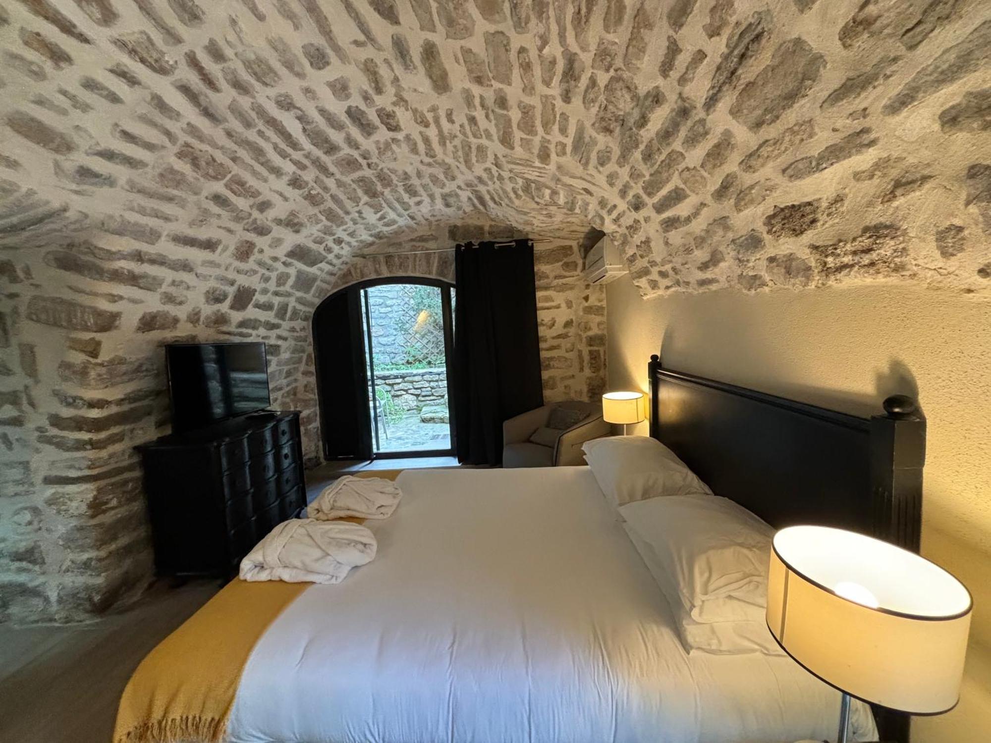 La Maison Des Vendangeurs - Table D'Hotes Le Soir Du Jeudi Au Dimanche- Jacuzzi - Balneo Spa - Acces Piscine Pour Toutes Les Chambres Sauf Studio Coquet- Piscine De Mai A Mi-Octobre Martignargues Exterior foto