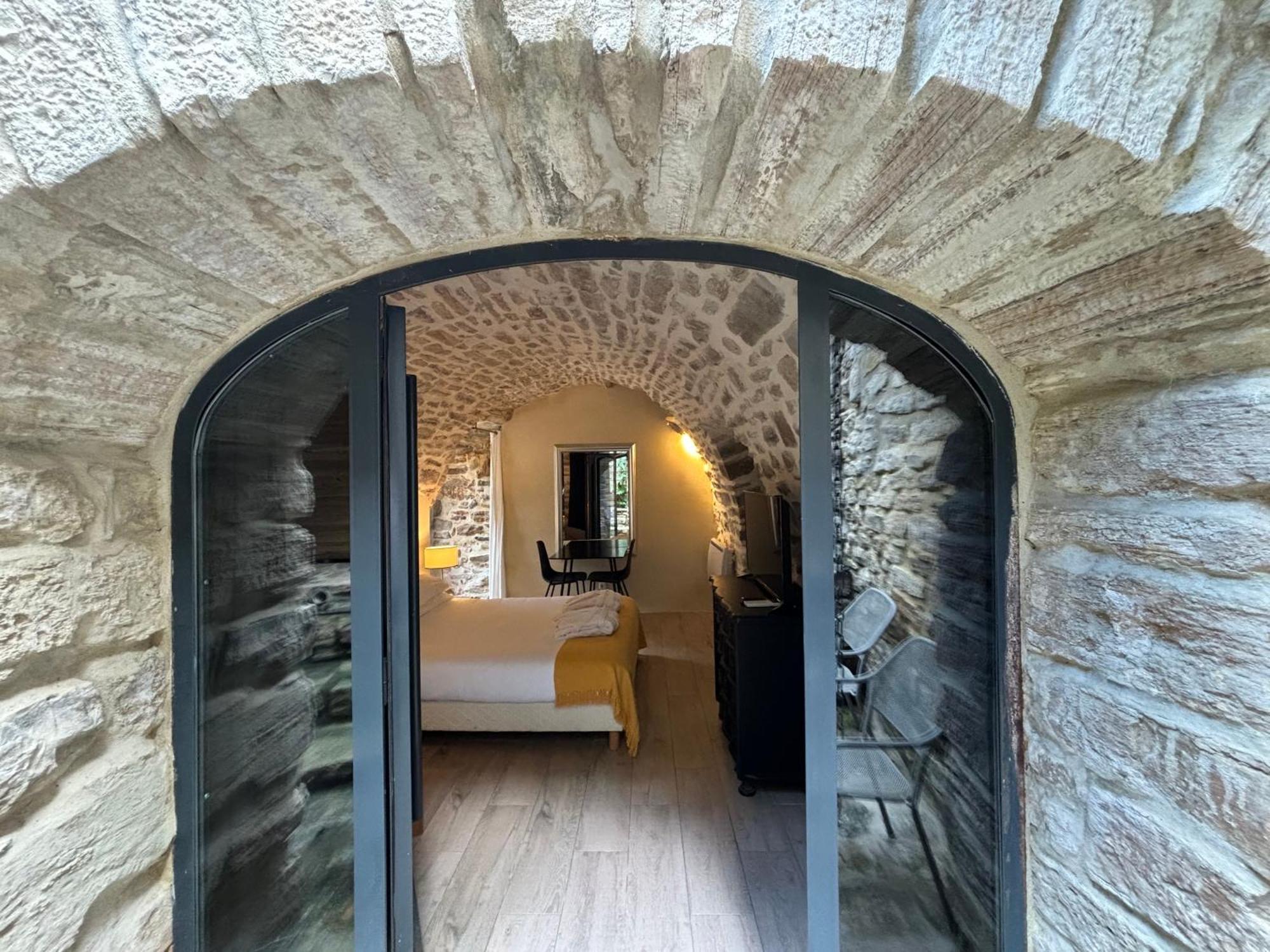 La Maison Des Vendangeurs - Table D'Hotes Le Soir Du Jeudi Au Dimanche- Jacuzzi - Balneo Spa - Acces Piscine Pour Toutes Les Chambres Sauf Studio Coquet- Piscine De Mai A Mi-Octobre Martignargues Exterior foto