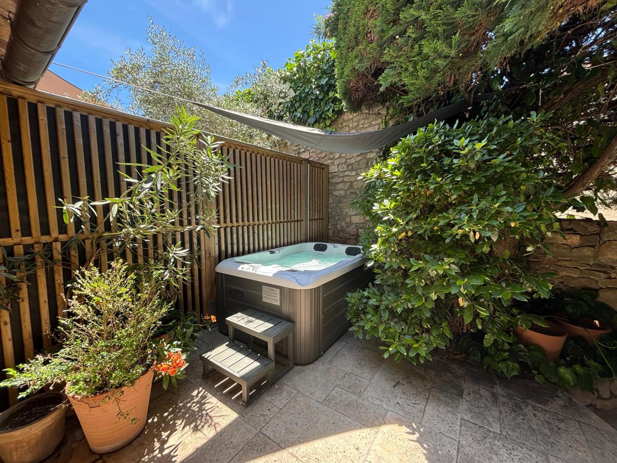 La Maison Des Vendangeurs - Table D'Hotes Le Soir Du Jeudi Au Dimanche- Jacuzzi - Balneo Spa - Acces Piscine Pour Toutes Les Chambres Sauf Studio Coquet- Piscine De Mai A Mi-Octobre Martignargues Exterior foto