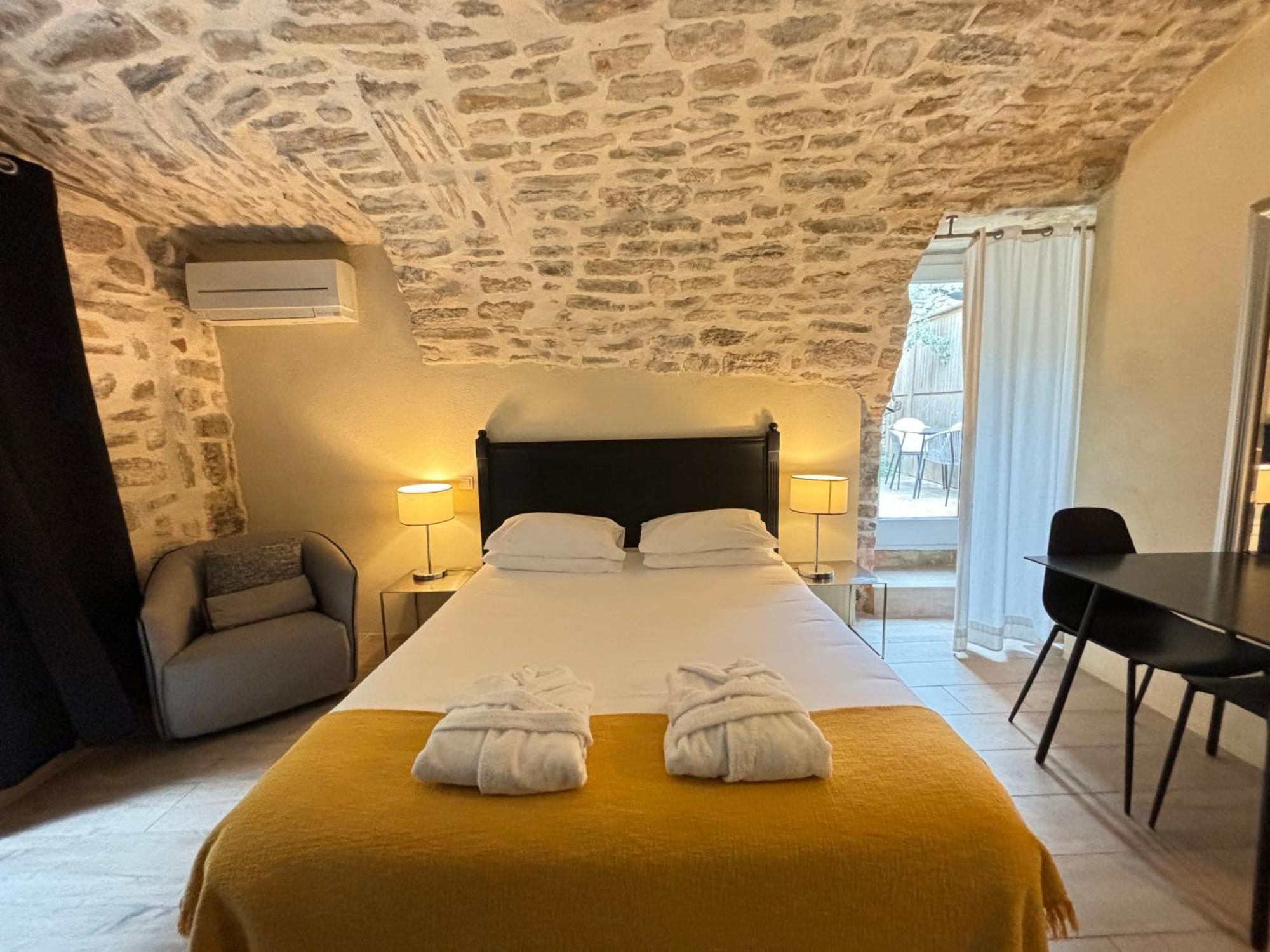 La Maison Des Vendangeurs - Table D'Hotes Le Soir Du Jeudi Au Dimanche- Jacuzzi - Balneo Spa - Acces Piscine Pour Toutes Les Chambres Sauf Studio Coquet- Piscine De Mai A Mi-Octobre Martignargues Exterior foto