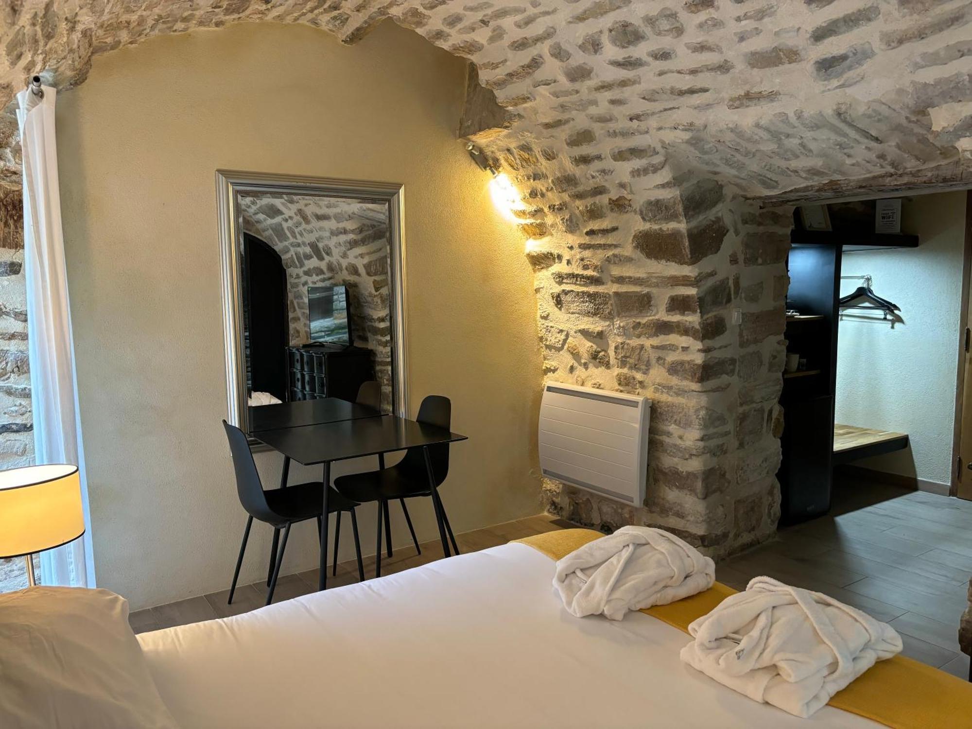 La Maison Des Vendangeurs - Table D'Hotes Le Soir Du Jeudi Au Dimanche- Jacuzzi - Balneo Spa - Acces Piscine Pour Toutes Les Chambres Sauf Studio Coquet- Piscine De Mai A Mi-Octobre Martignargues Exterior foto