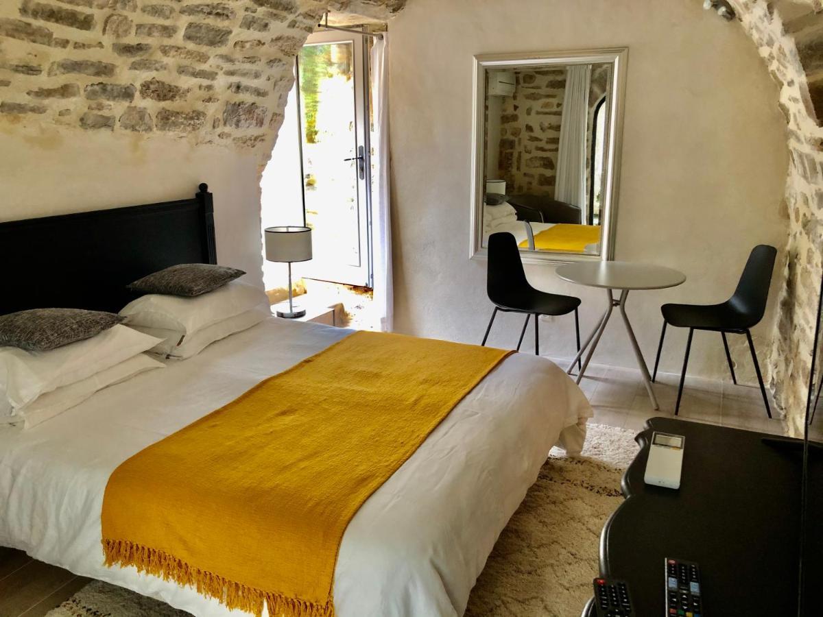 La Maison Des Vendangeurs - Table D'Hotes Le Soir Du Jeudi Au Dimanche- Jacuzzi - Balneo Spa - Acces Piscine Pour Toutes Les Chambres Sauf Studio Coquet- Piscine De Mai A Mi-Octobre Martignargues Exterior foto